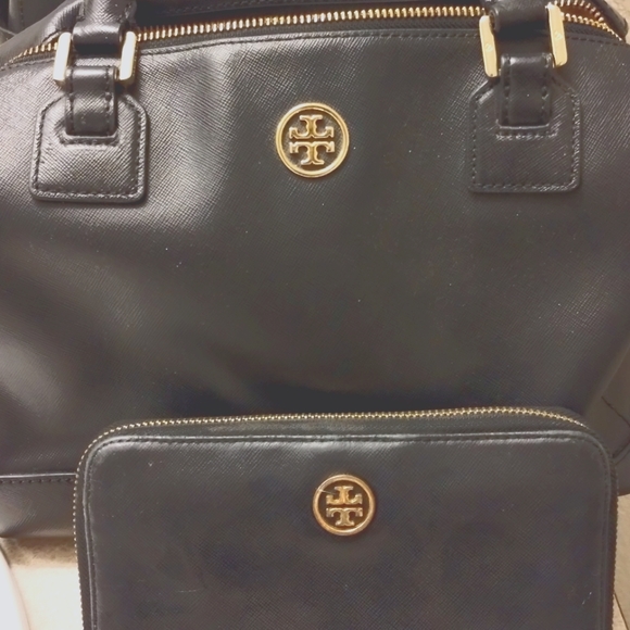 Tory Burch Handbags - Tory Burch Purse & Wallet 😘